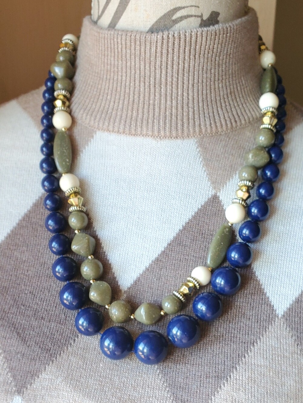 Vtg. 2 Classic Plastic Beads Necklaces